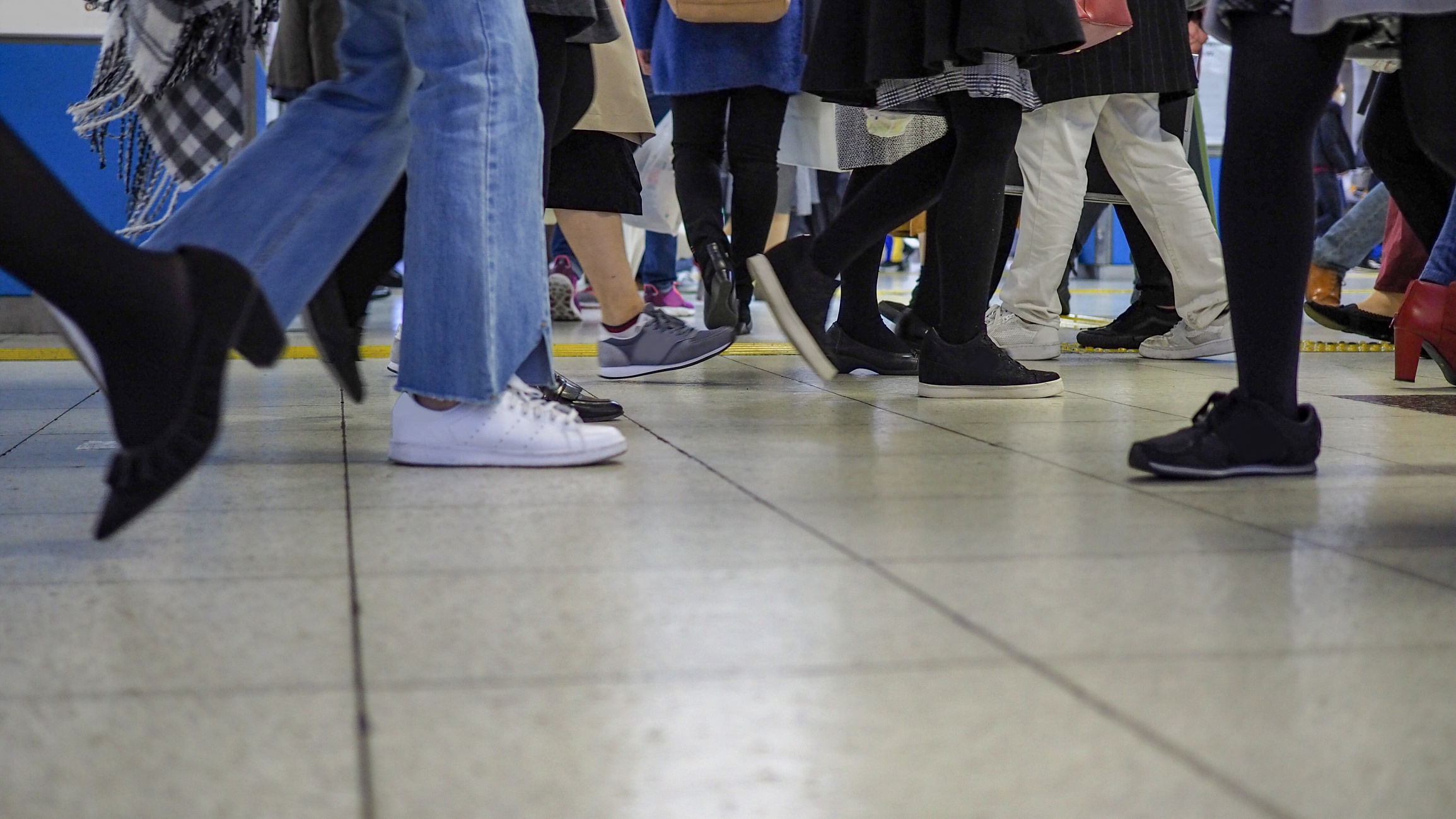 foot traffic CBRE retail hybrid retailing